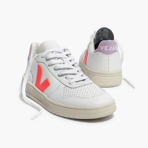 Veja V-10 Sneakers: Size 6